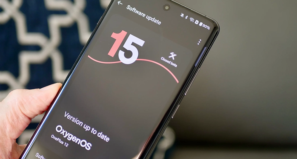 نمایش سیستم‌عامل گوشی وان‌پلاس روی صفحه گوشی