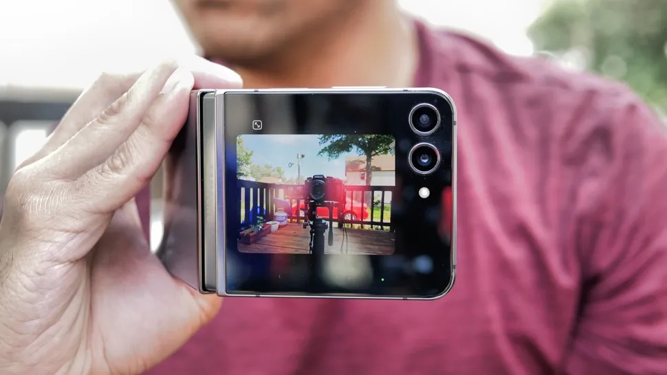 دوربین گوشی تاشو گلکسی زد فلیپ 5 از نمای نزدیک