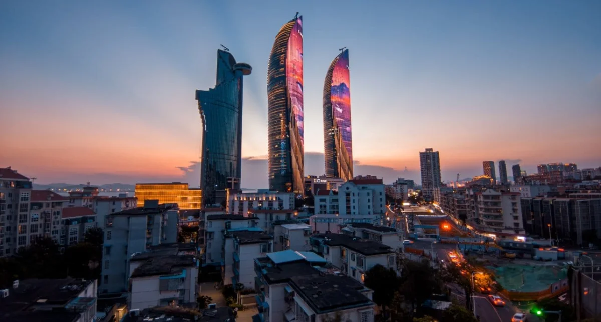 تصویری اولترا واید که در نور شب با گوشی شیائومی ردمی نوت 14 پرو 4G گرفته شده است