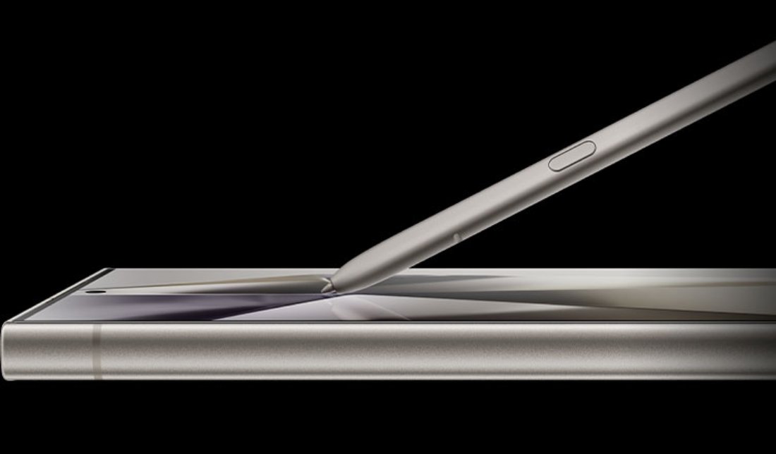 نمایش قلم و گوشی گلکسی s24 اولترا از نمای بغل