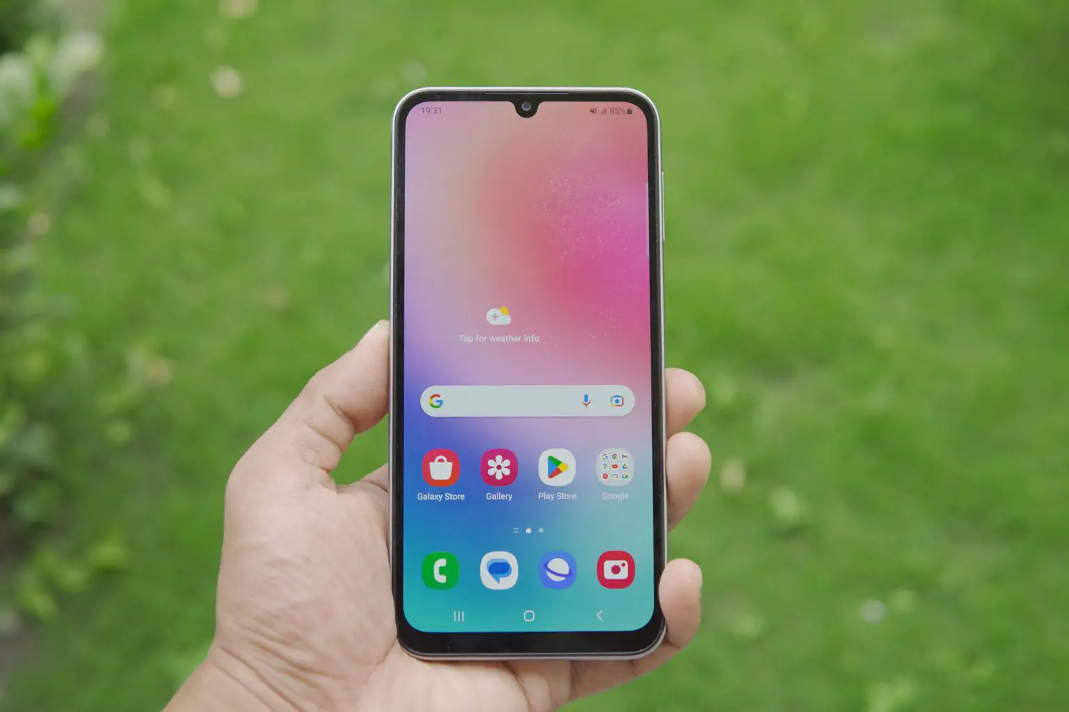 نمایشگر گوشی گلکسی A24 سامسونگ از نمای نزدیک