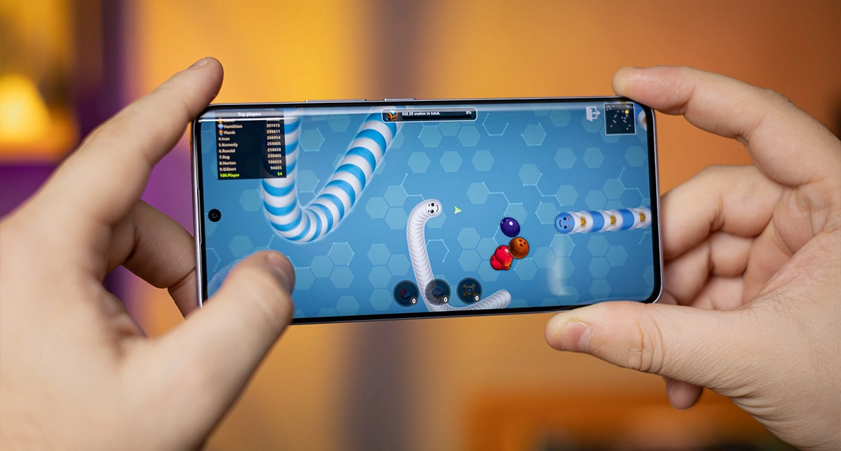 نمایش اجرای یک بازی گرافیکی ساده روی یک گوشی میان‌رده شیائومی