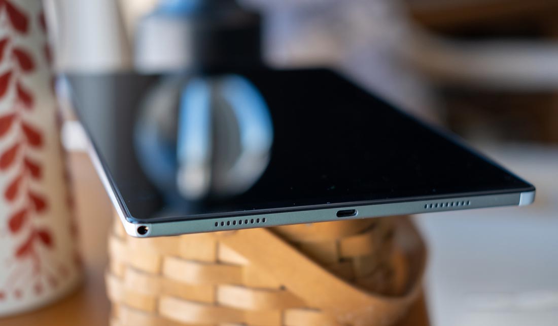 گلکسی تب ‏A9‎‏ پلاس از نمای اسپیکر