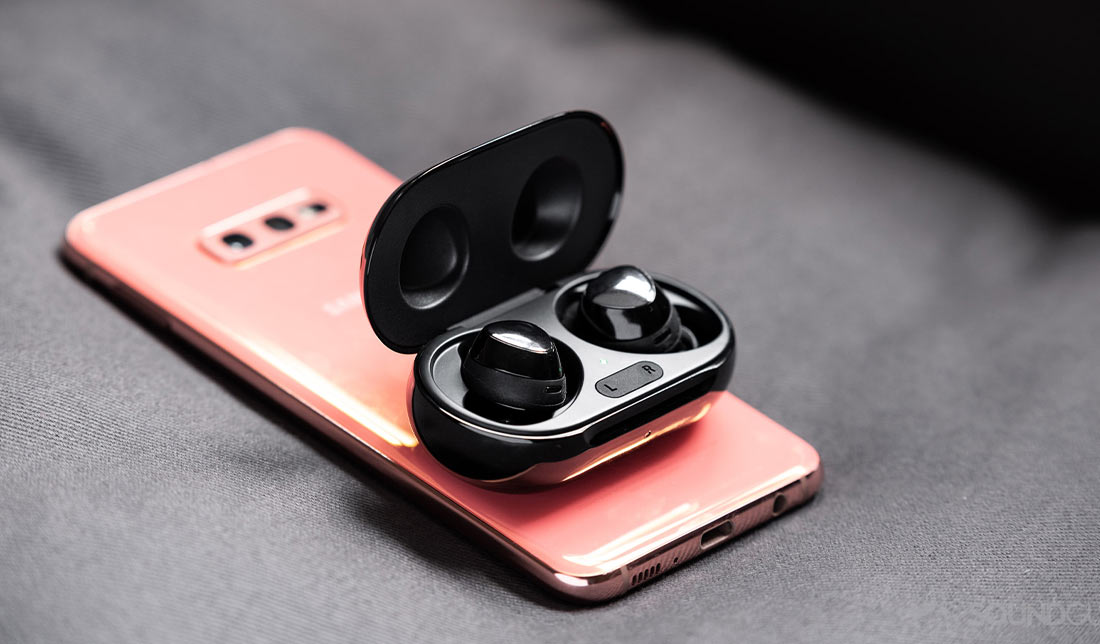 هندزفری بر روی گوشی همراه