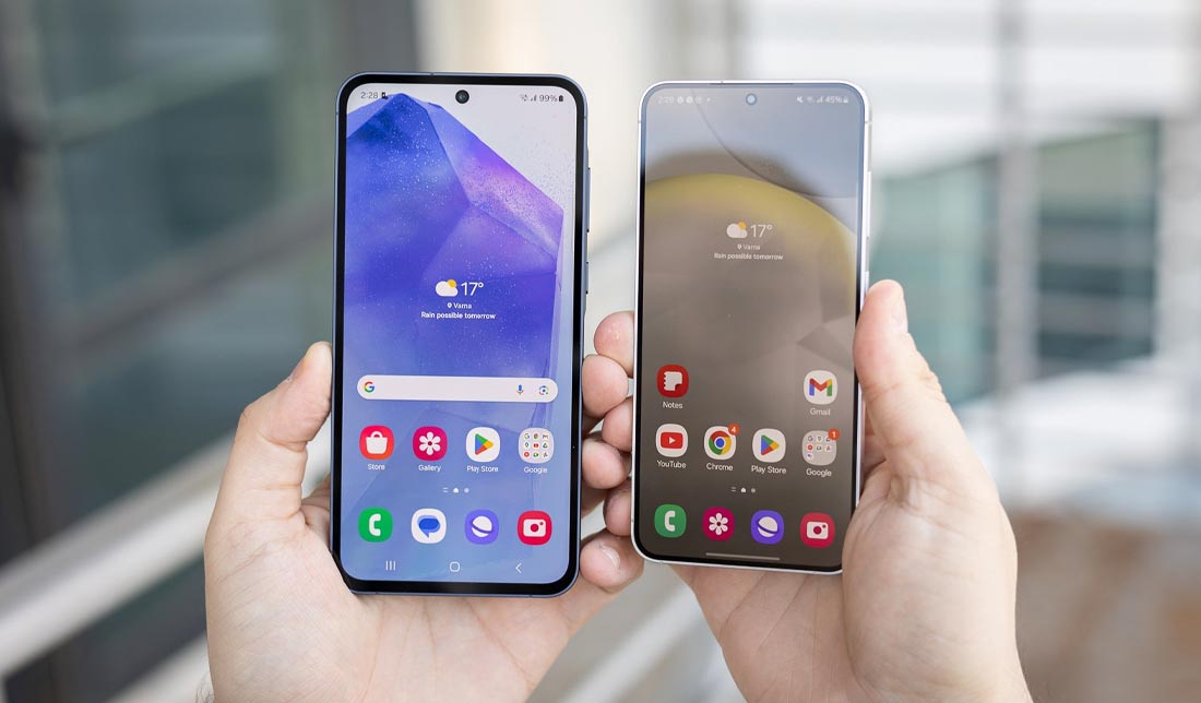 صفحه نمایشگر دو گوشی A55 و S24 در مقایسه باهم