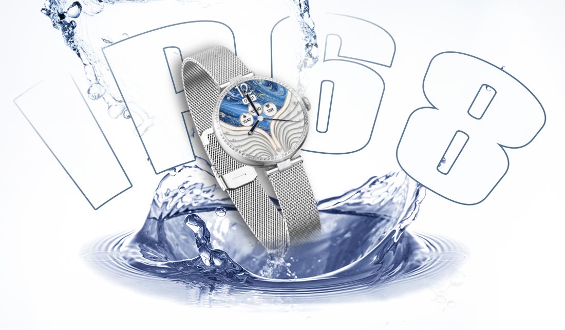 نمایش ساعت هوشمند گلوریمی GL1 در رنگ نقره‌ای در کنار نمایش گواهی آن