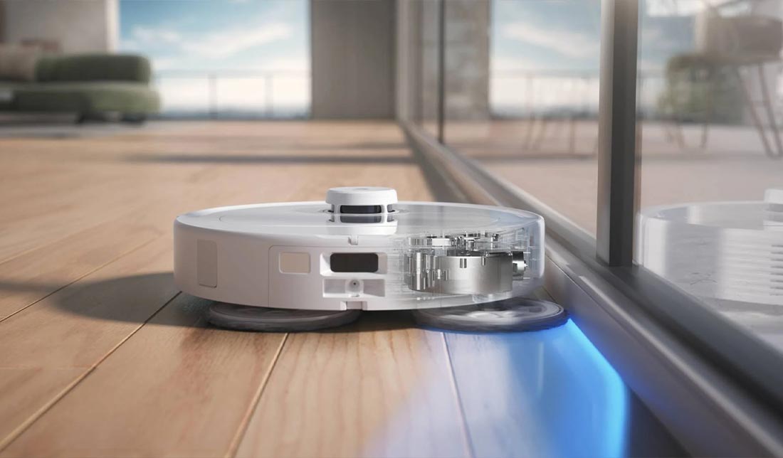 نمایش جاروبرقی رباتیک Roborock Q Revo MaxV در حال تمیز کردن گوشهها