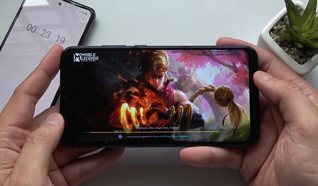 تصویر نمایشگر گوشی گلکسی A03 در حال اجرای بازی