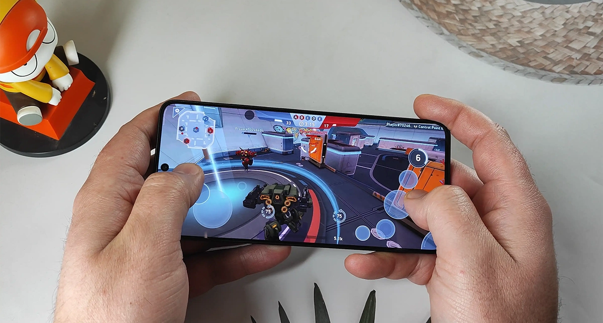 نمایش کیفیت اجرای یک بازی گرافیکی در گوشی شیائومی پوکو X6 پرو