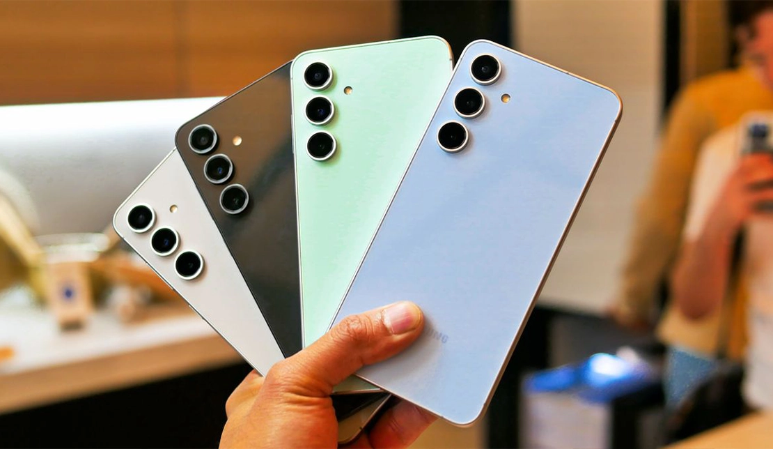 نمایش تمامی رنگهای گوشی سامسونگ گلکسی S24 FE در دست انسان