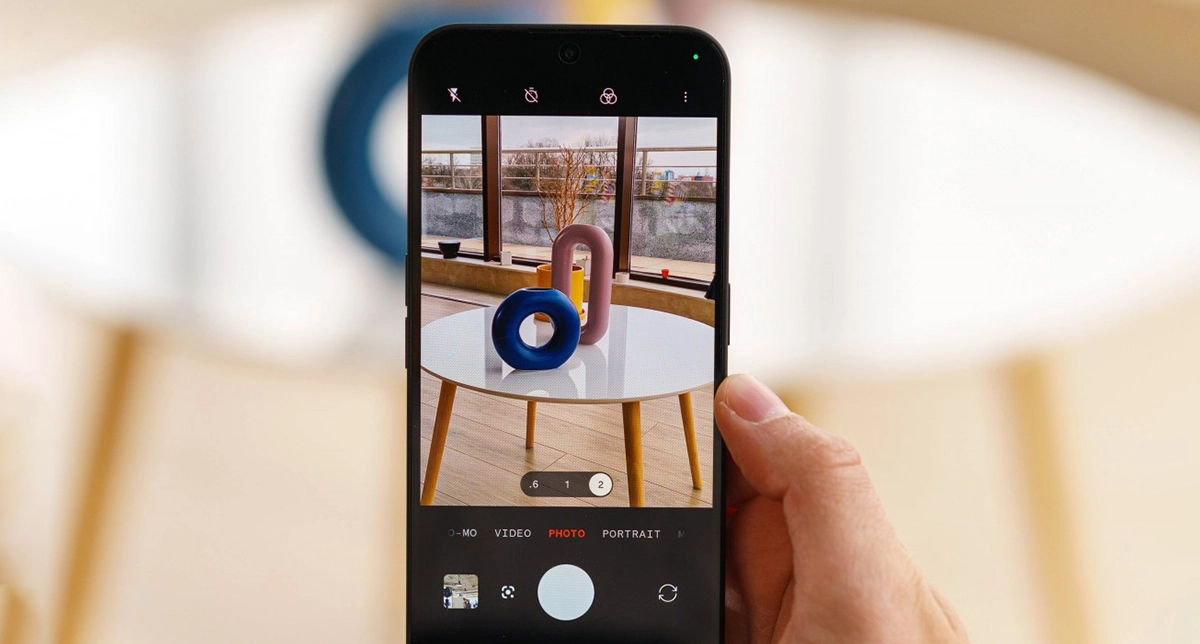 نمایش کیفیت دوربین گوشی میان‌رده ناتینگ