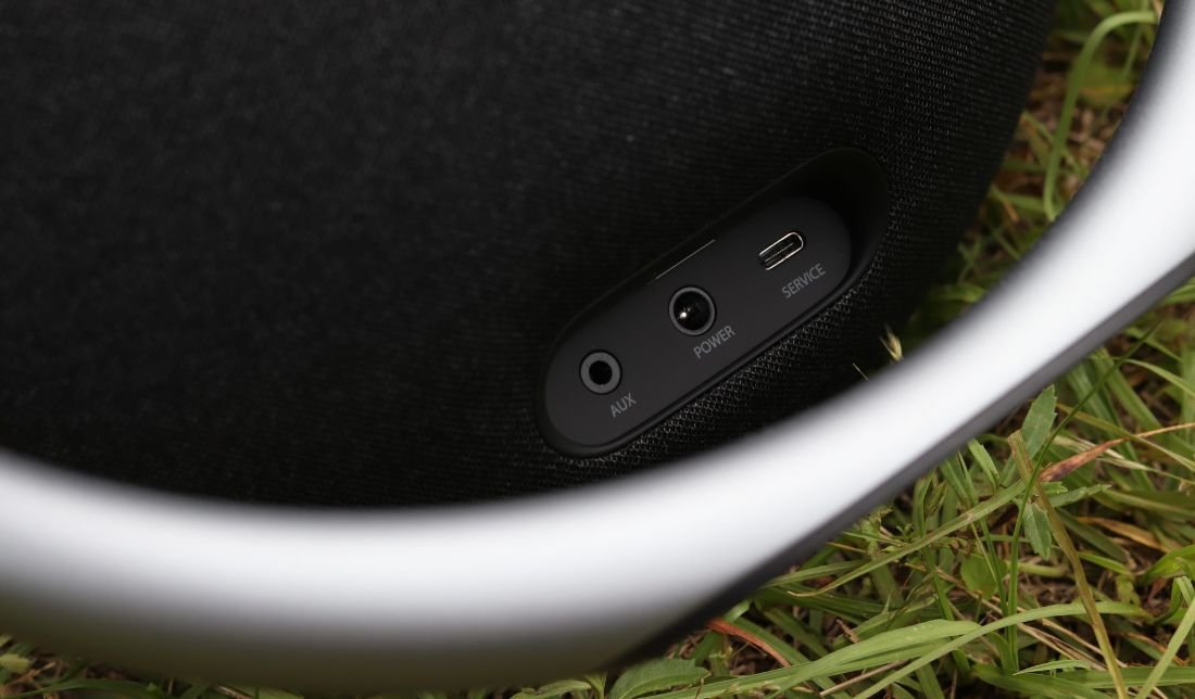 نمایش محل درگاه‌های اسپیکر هارمن کاردن Onyx Studio 7