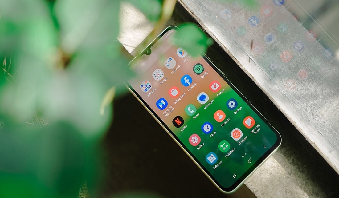 تصویر نمایشگر گوشی گلکسی A34