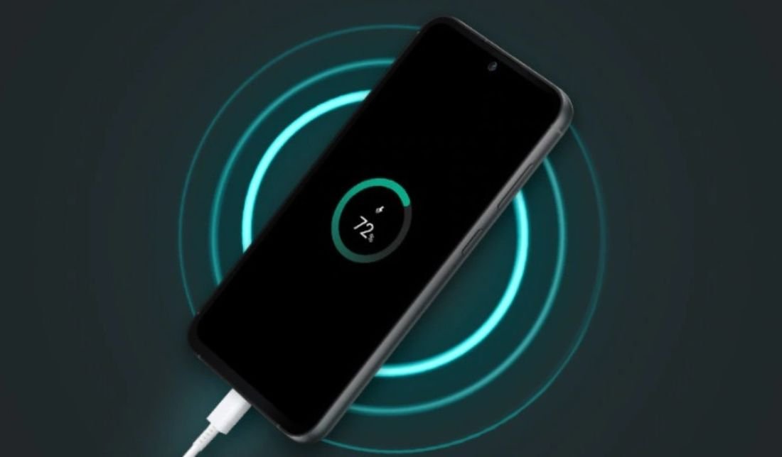 نمایشی از نحوه شارژ گوشی سامسونگ گلکسی s23 fe