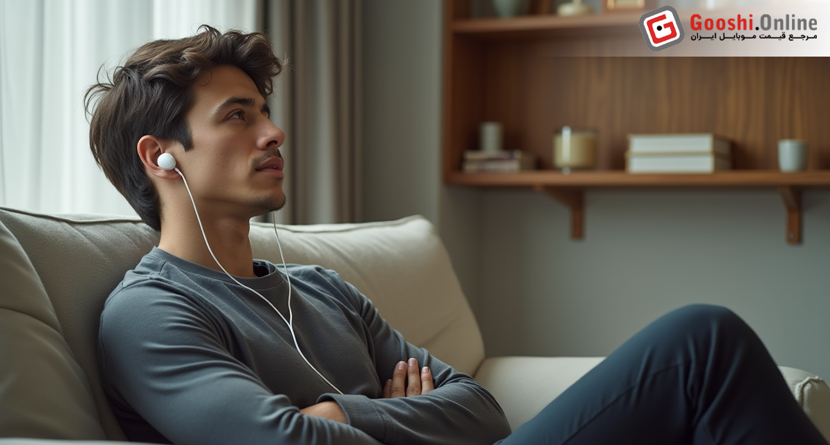 یک شخص در حال گوش دادن به آهنگ با هندزفری سیمی