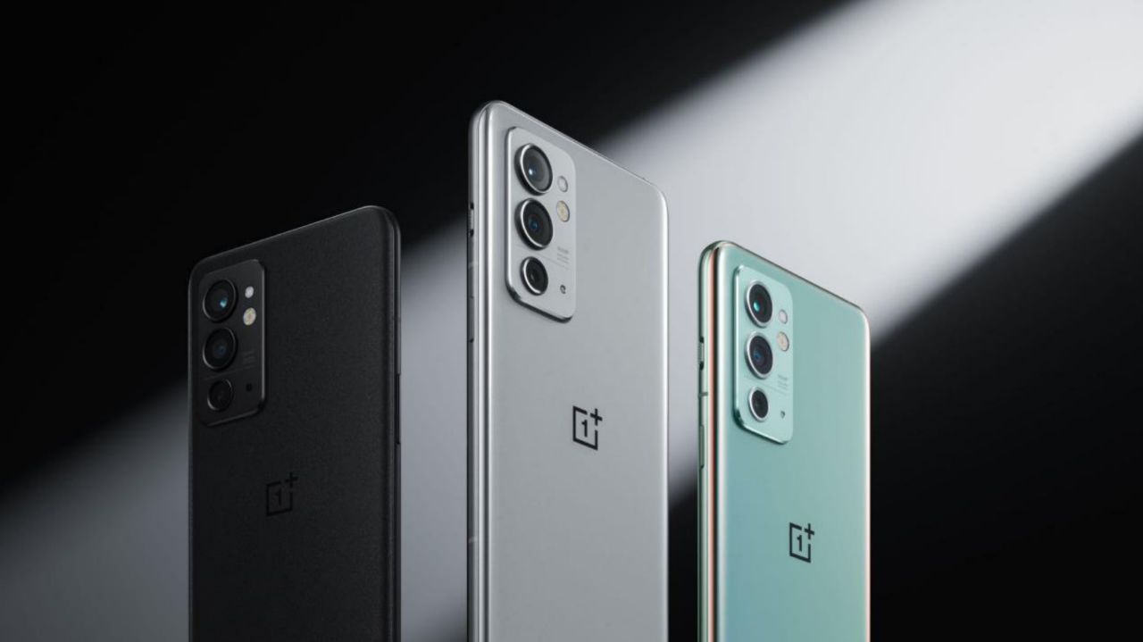 وان‌پلاس 9RT با پردازنده‌ی اسنپدراگون 888 رونمایی شد.