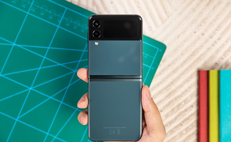 اولین تصاویر واقعی گلکسی زد فلیپ ۴