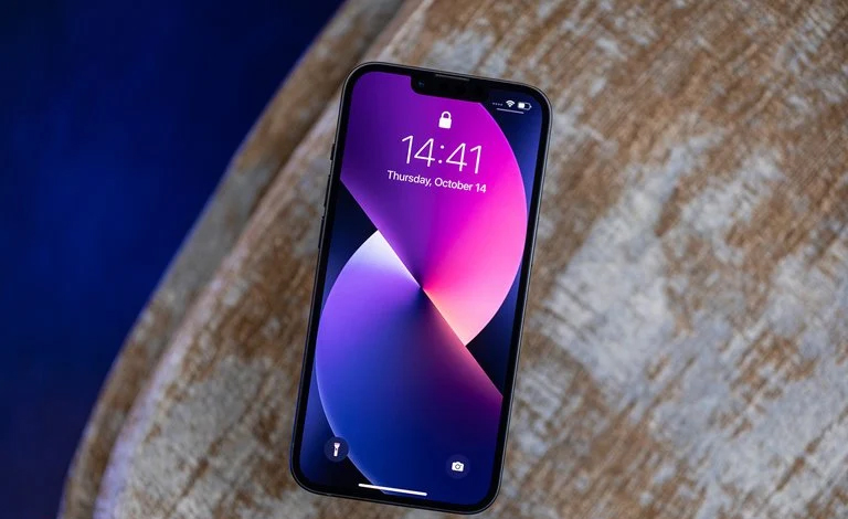 پنل‌های OLED این شرکت تأییدیه‌ی اپل را برای مدل پایه آیفون 14 دریافت کرد