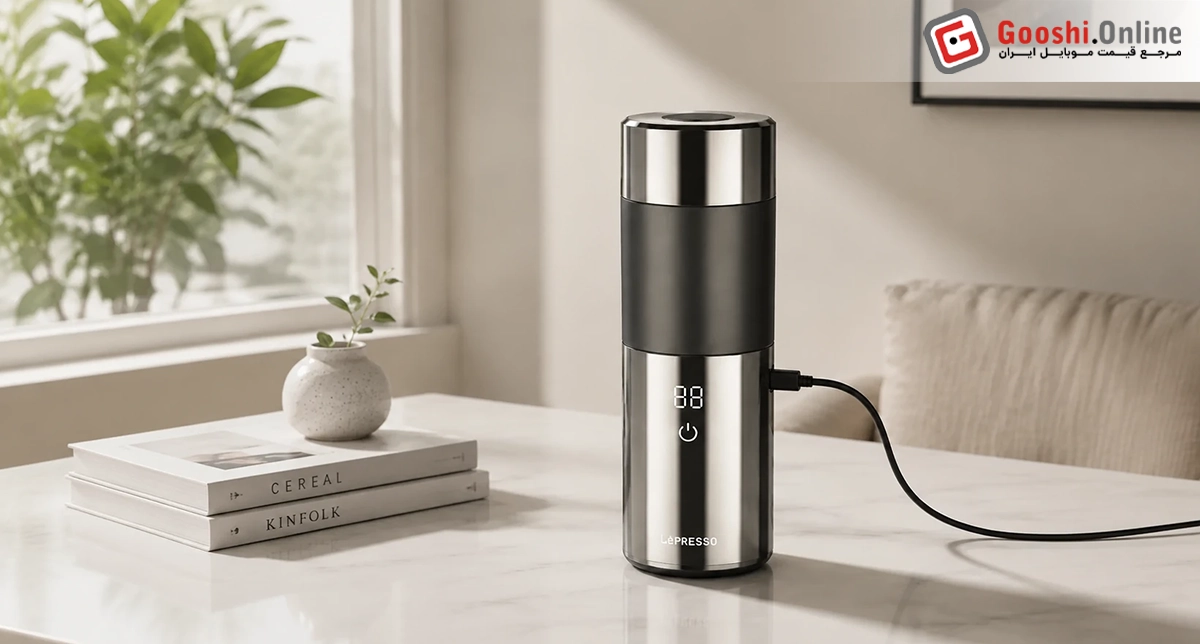 نمایی از Quickbrew با کابل شارژ